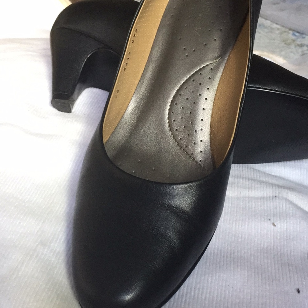 Shoes - Picture 5 of 5